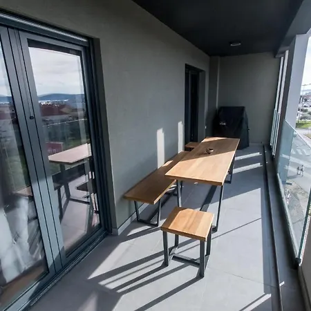 Mark's Place Luxury With Free Private Garage Lägenhet