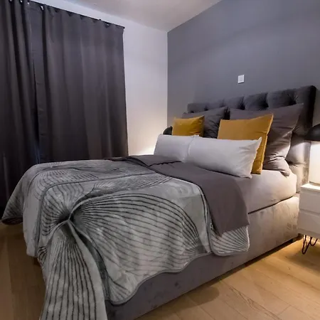 Mark's Place Luxury With Free Private Garage זאדאר