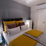 Mark'S Place Luxury Apartment With Free Private Garage Appartamento
